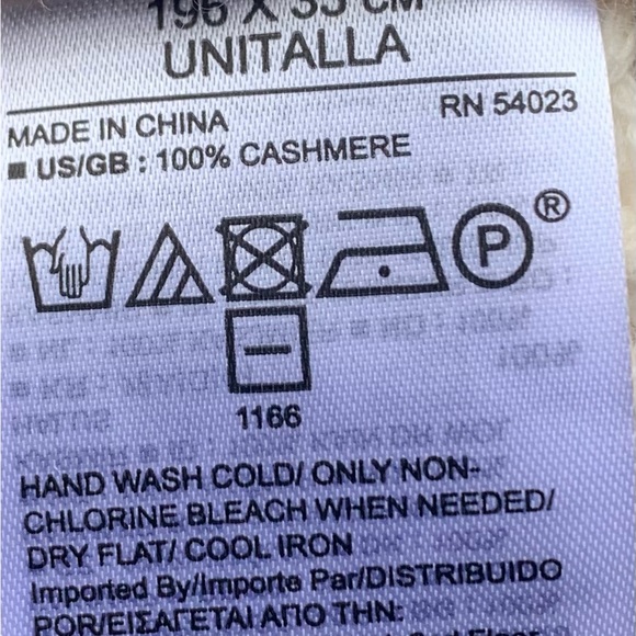 ✨HOST PICK✨BANANA REPUBLIC CABLE KNIT CASHMERE SCARF 196x33 CM (77x12 inches) - Picture 2 of 4